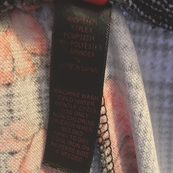 New Plus Size Hot Kiss Dark Checkered Floral Pants Flare Legs Size 1X - Picture 6 of 6